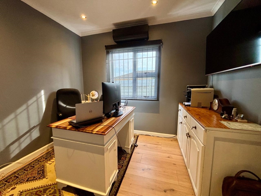 To Let 3 Bedroom Property for Rent in Windsor Park Estate Western Cape